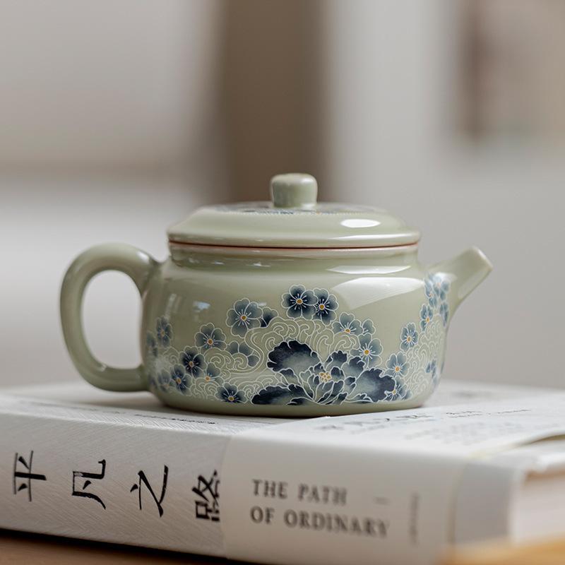 130ml Hand Painted Butterfly Flower De Zhong Teapot Creative Tea Infuser Pot Tea Brewing Kettle With Ball Hole Tea Set Ornaments