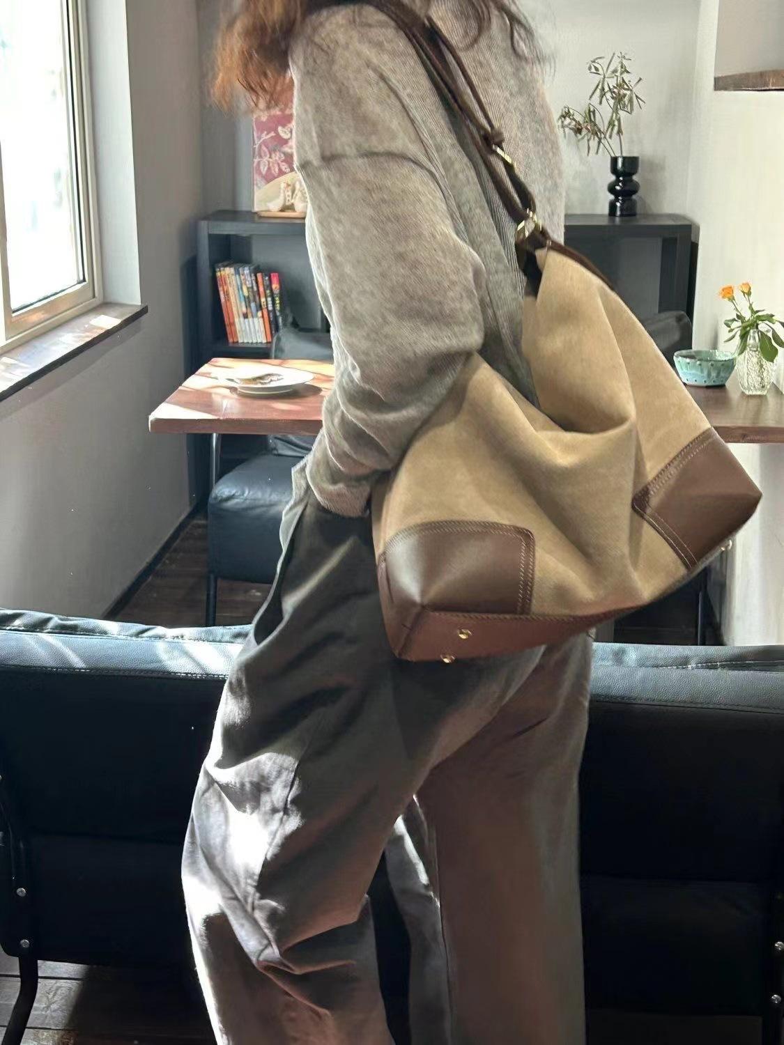 

2024 весна и лето новая вместительная матовая сумка через плечо женская сумка сшивание контрастных цветов сумка через плечо подмышкой сумка-тоут коричневый