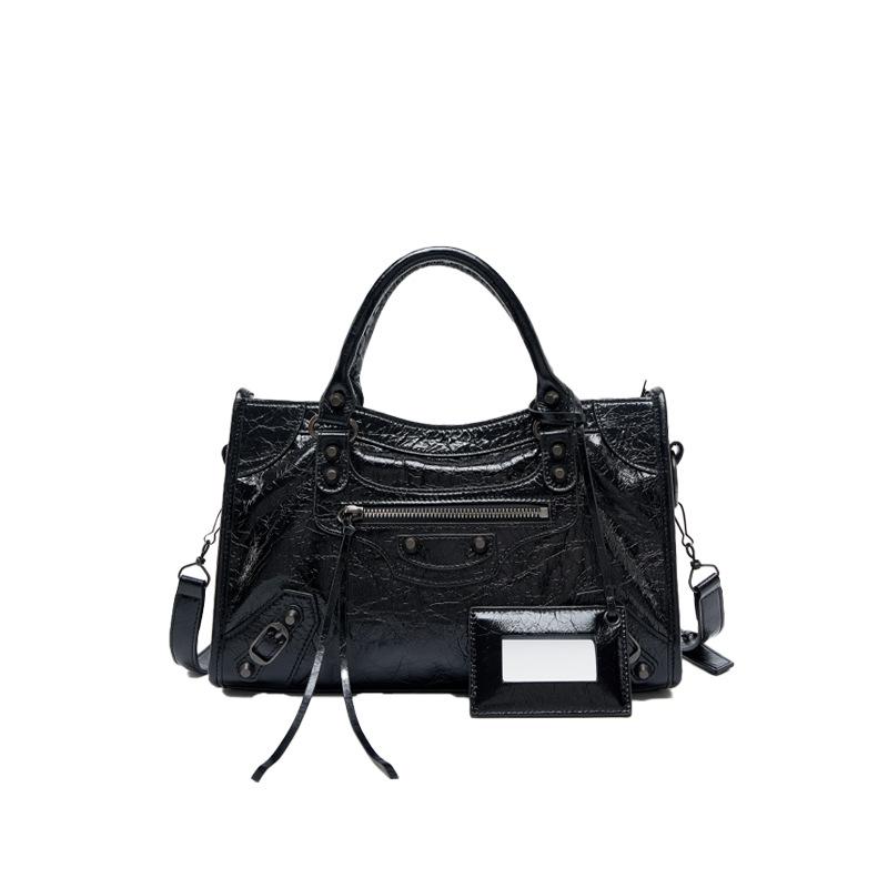 Spice girl rivet locomotive bag retro messenger leather large capacity tote bag niche leather handbag women
