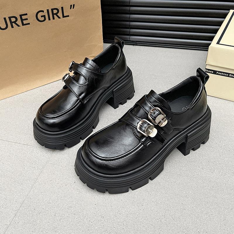 

Маленькие кожаные туфли женские новые весенние на платформе с увеличением высоты женские трендовые модные универсальные туфли женская обувь 40 чёрный