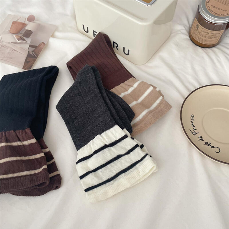 Oria Women's Pleated Golji Striped Long Socks