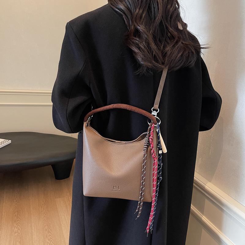 2025 new fashion trend retro milkshake white armpit bag lunch box bag shoulder crossbody women's handbag