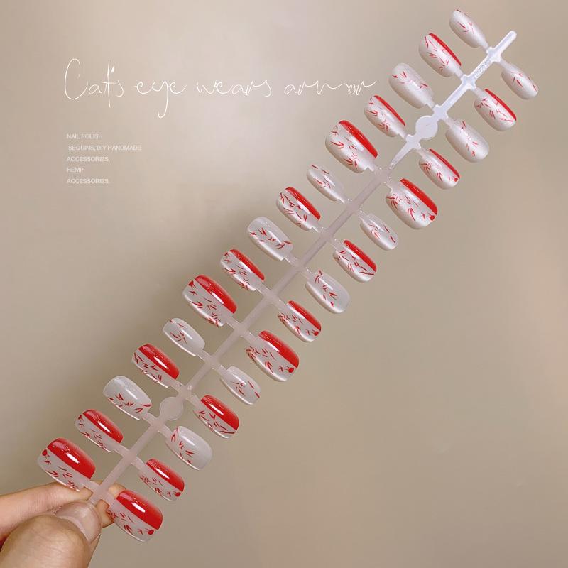 High-End Temperament Red Bamboo Cat Eye False Nails - Short, Wearable Chinese Color Block Nail Art