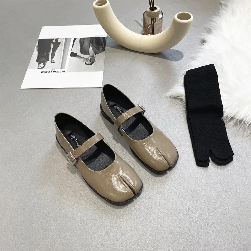 Fashion New  Autumn split toe shoes Women  Ladies Pumps Female Retro Daily footwear Comfort non slip leather Shoes