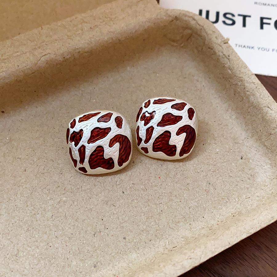 French retro autumn and winter geometric leopard print earrings stud earrings personalized earrings design sense niche