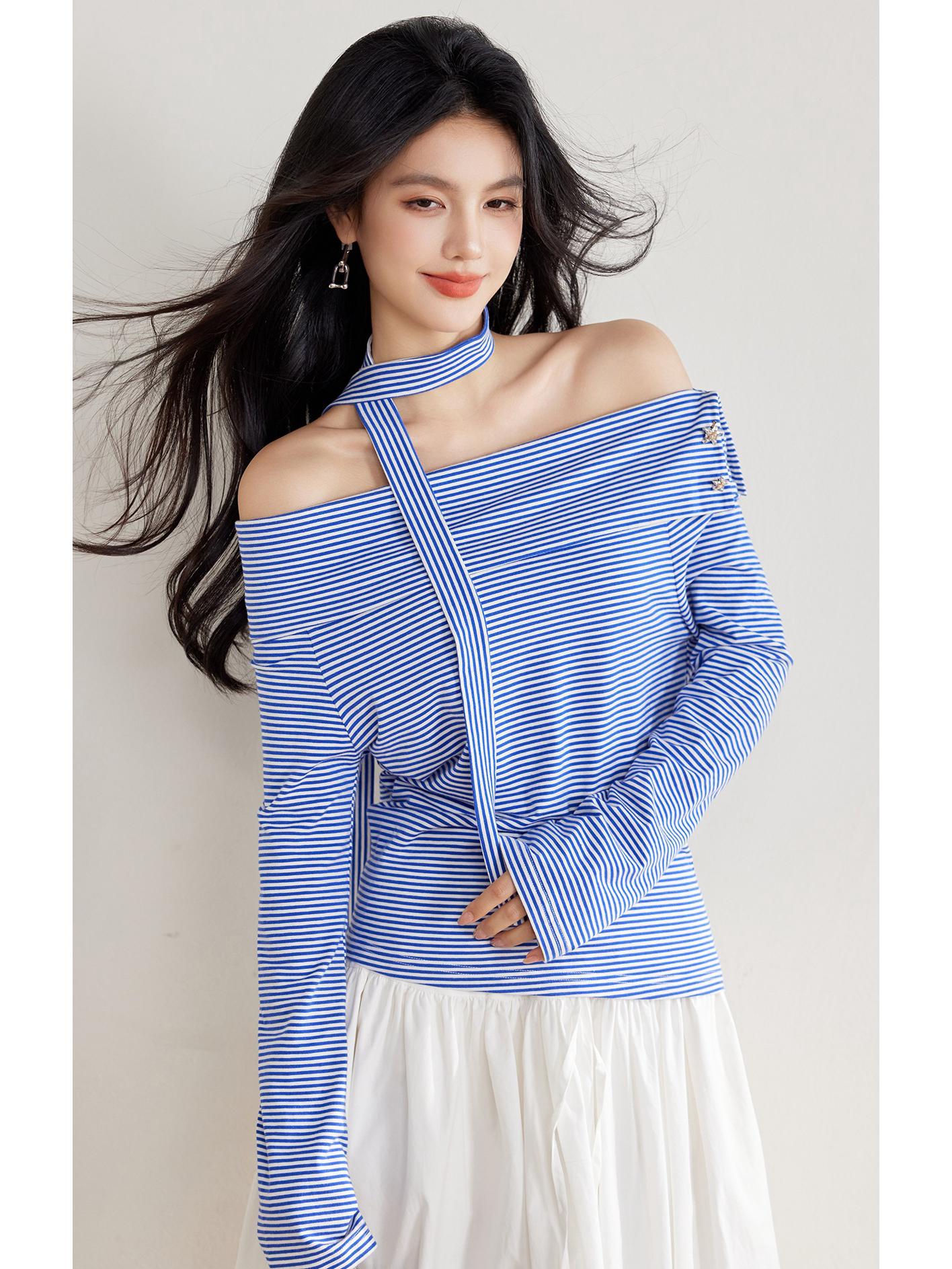 

Женская футболка с открытыми плечами и длинными рукавами в синюю полоску Small