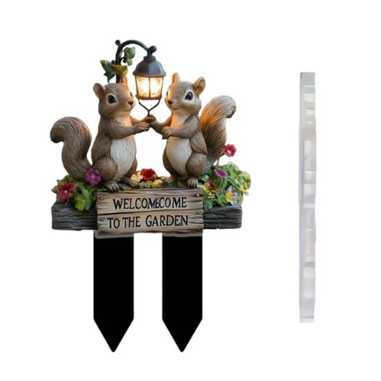Two Squirrels Decorative Garden Stake, Welcome to The Garden Acrylic Yard Art, Street Lamp Squirrel Welcome Sign for Outdoor Yard Lawn Pathway