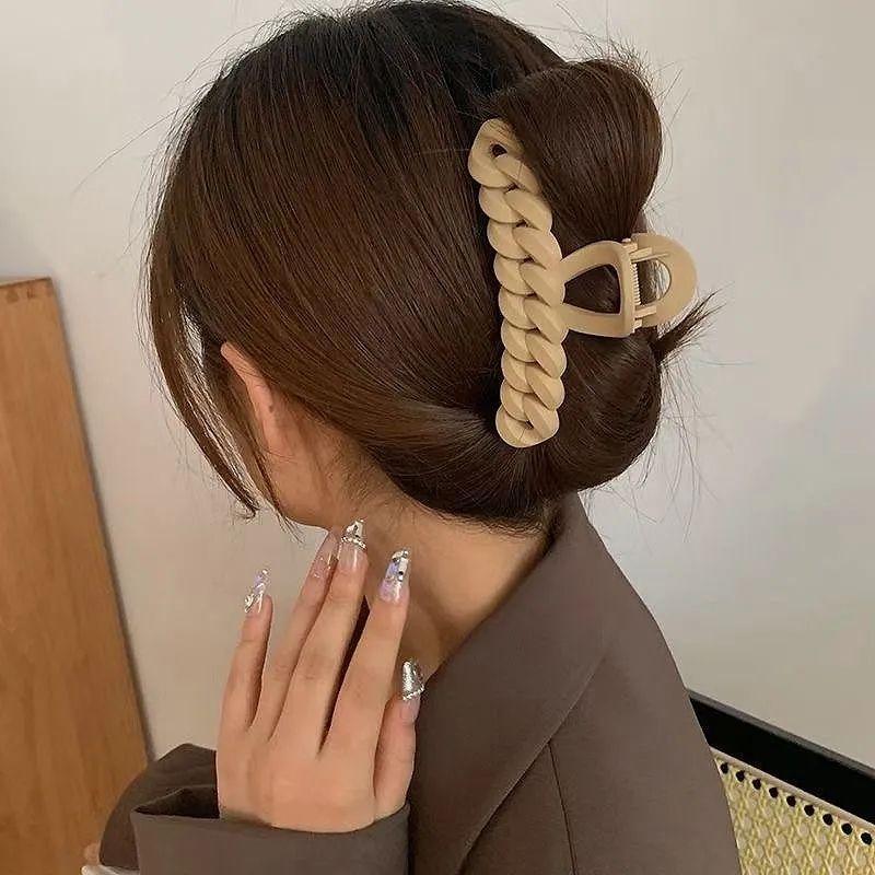 Frosted Chain Large Hair Clip for Women Elegant Shark Clip Hair Claw Fashion Girl Hair Clamp