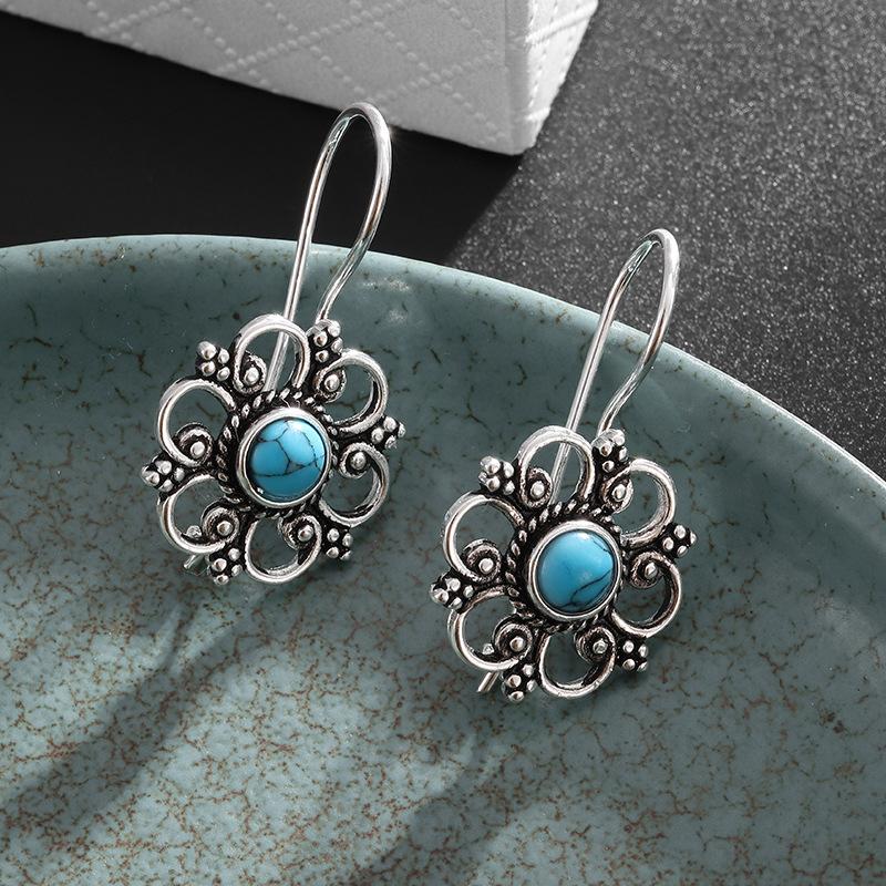 Female Fashion Retro Hollow Pattern Earrings