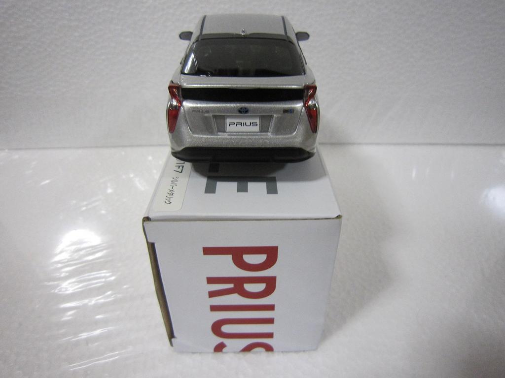 Toyota Official Minicar New Prius Color Sample Silver Metallic 1F7 1/30
