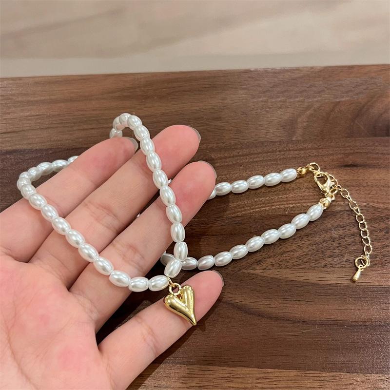 Light luxury high-quality pearl necklace women's new trendy fashion collarbone chain temperament love pendant neck chain