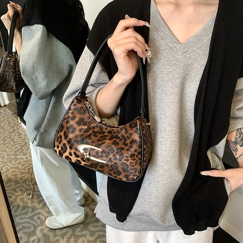 

Сумка с леопардовым принтом женская 2025 новая мода высококлассная на одно плечо под мышку сумка нишевого дизайна сумка-мессенджер 23*9.5*15 коричневый