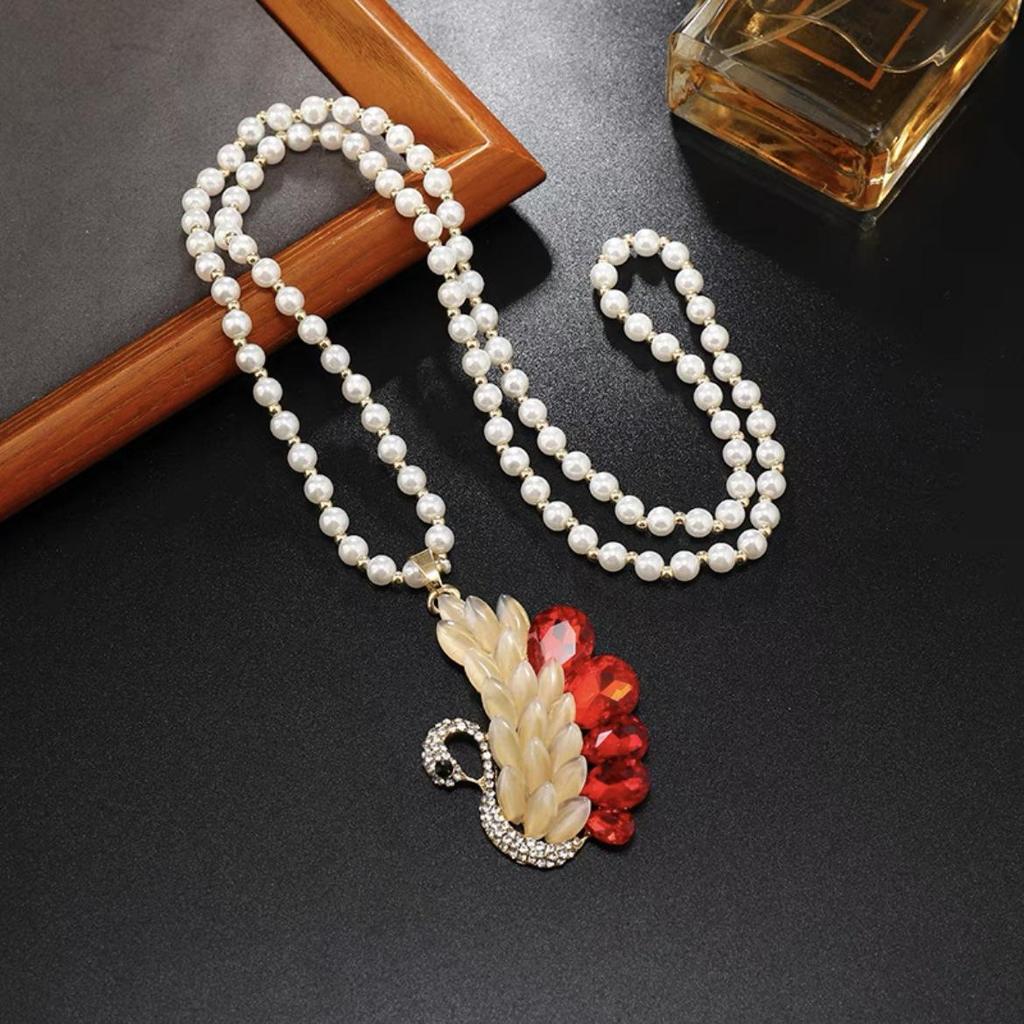 Korean Fashion Flower Sweater Chain Necklace - Autumn/Winter Women's High-End Cat's Eye Camellia Pendant.