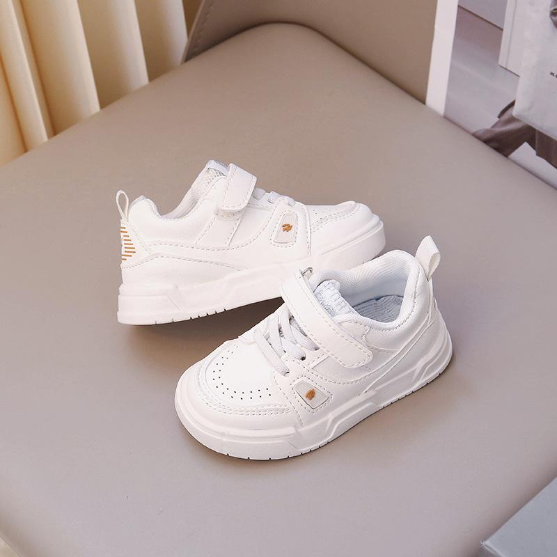 Children's board shoes 2025 soft sole lightweight non-slip small middle-aged children's leather surface versatile sports and leisure shoes