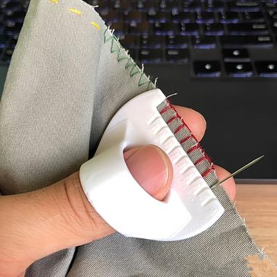 Snadno uchopitelný 3D tištěný šicí nástroj pro začátečníky a seniory - Plastová pomůcka pro ruční šití s rozestupem 4 mm, Zabraňuje přeskočení stehů