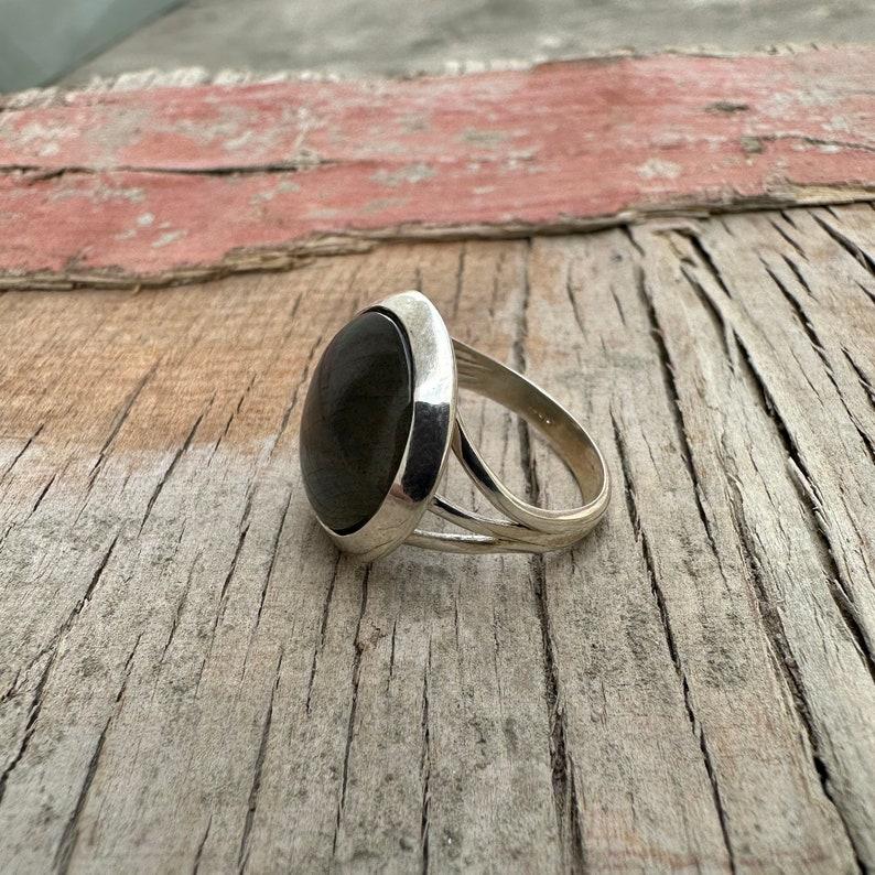 Labradorit Runder Edelsteinring, Handgefertigter Designerring, Statement-Ring, 925 Sterlingsilber, Silberschmuck