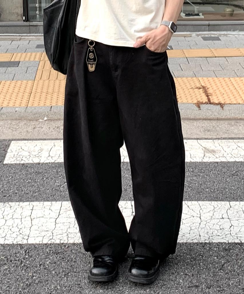 LEIRE Everyday Curved Denim Pants [Black]