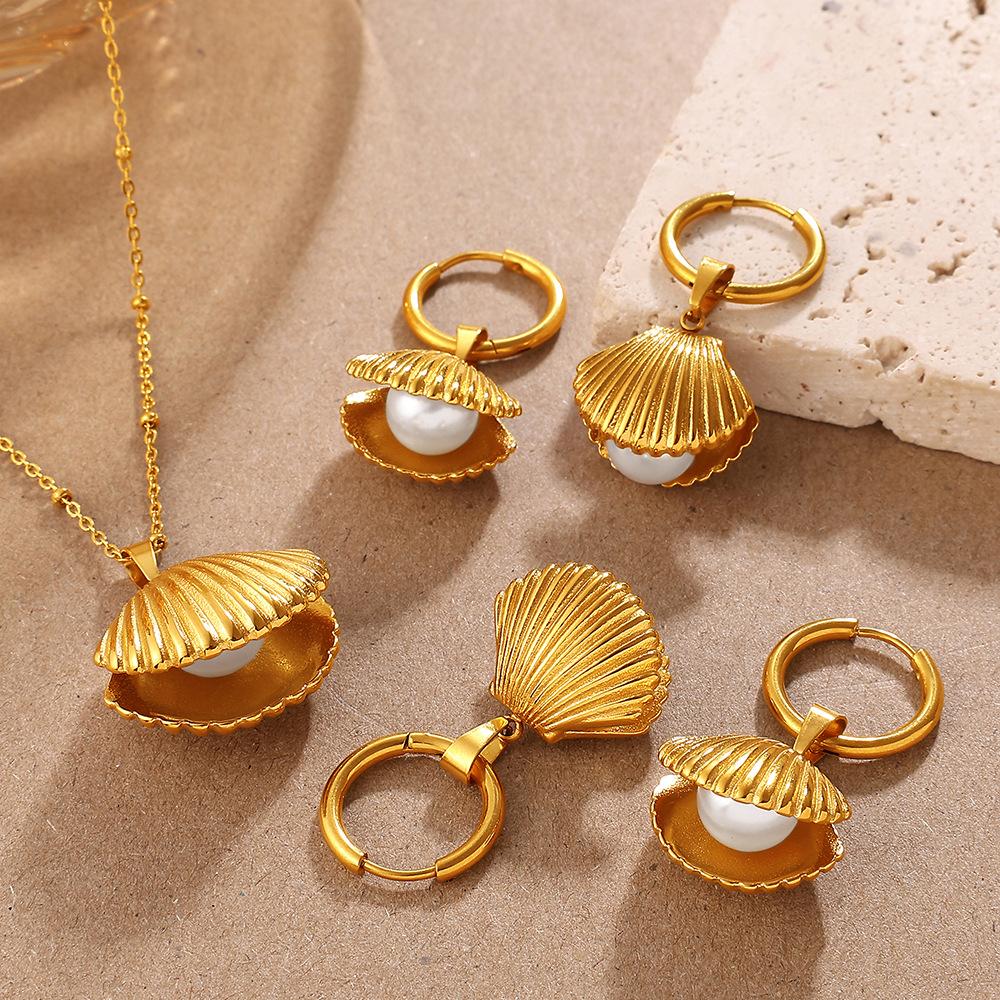 Three-dimensional Imitation Pearl Design Scallop Necklace and Earrings Accessories 18K Gold Plated Shell Set Jewelry