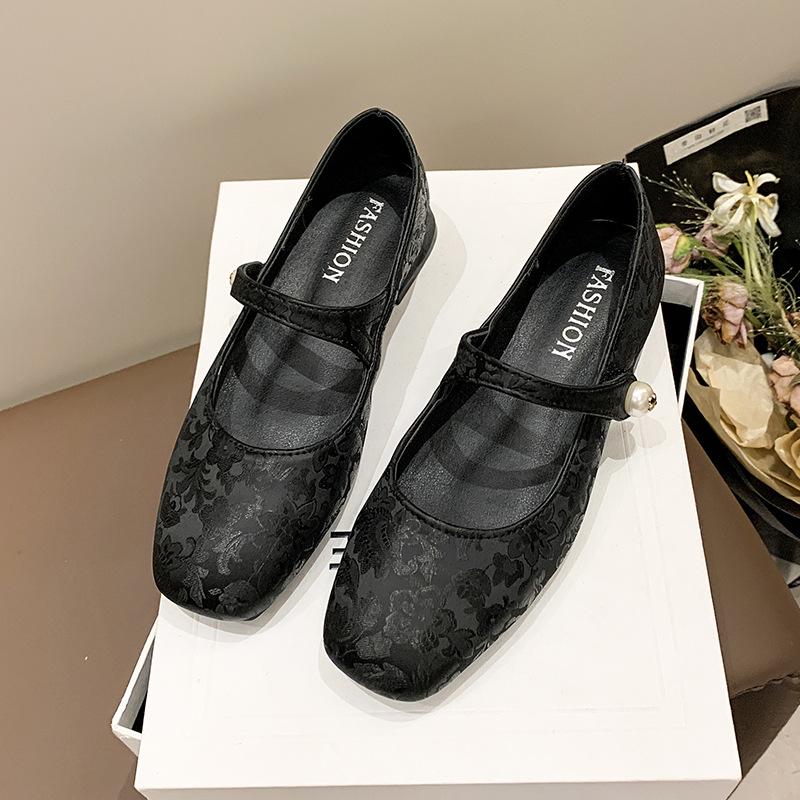 2025 spring and autumn new fashion versatile national style embroidered jacquard single shoes women's pearl French Mary Jane women's shoes