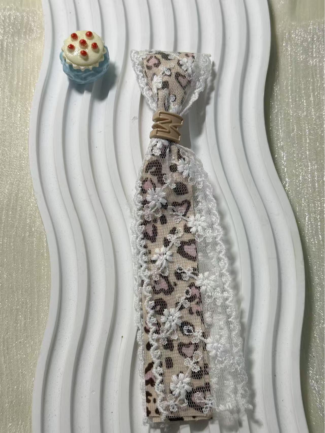 

Autumn/Winter Leopard Print Lace Keychain Blind Box Charm Doll Accessory хаки