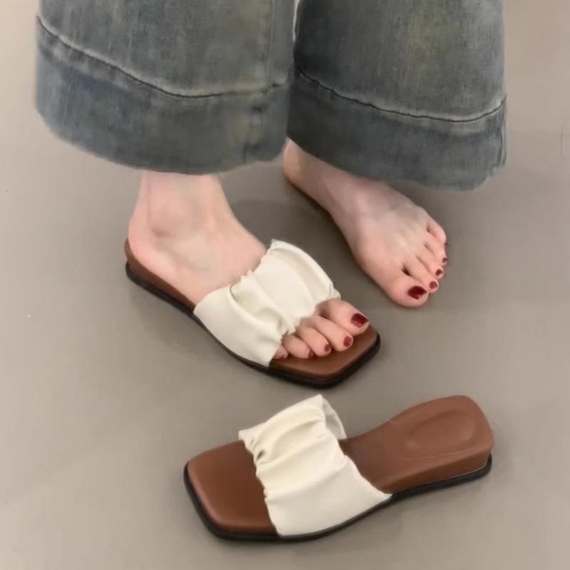 Summer foreign French wear cloud 2025 new with skirt pleated thick bottom one-word slippers women gentle cool slippers women