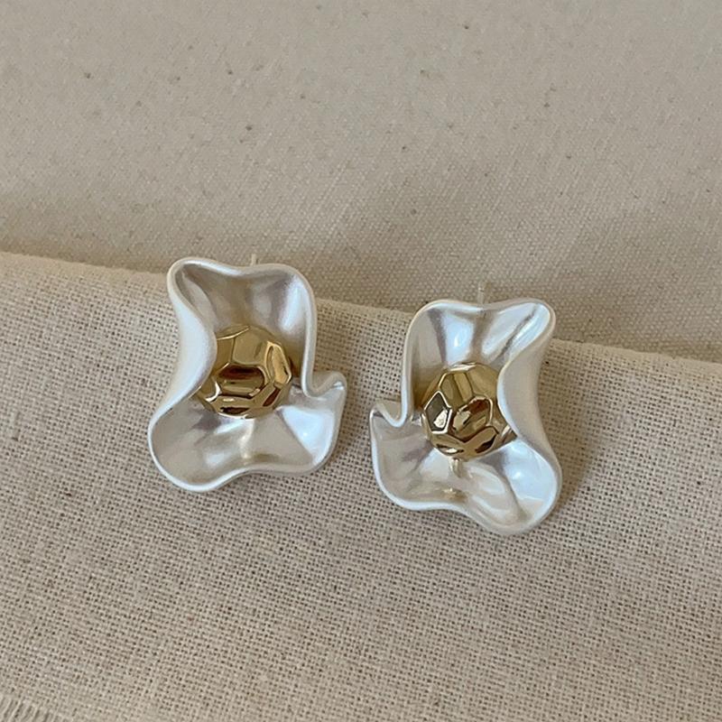 Elegant Flower Studs Earrings Fashion Ear Pin Metal Ear Studs Statement Earrings Creative Ear Jewelry for Woman Girl