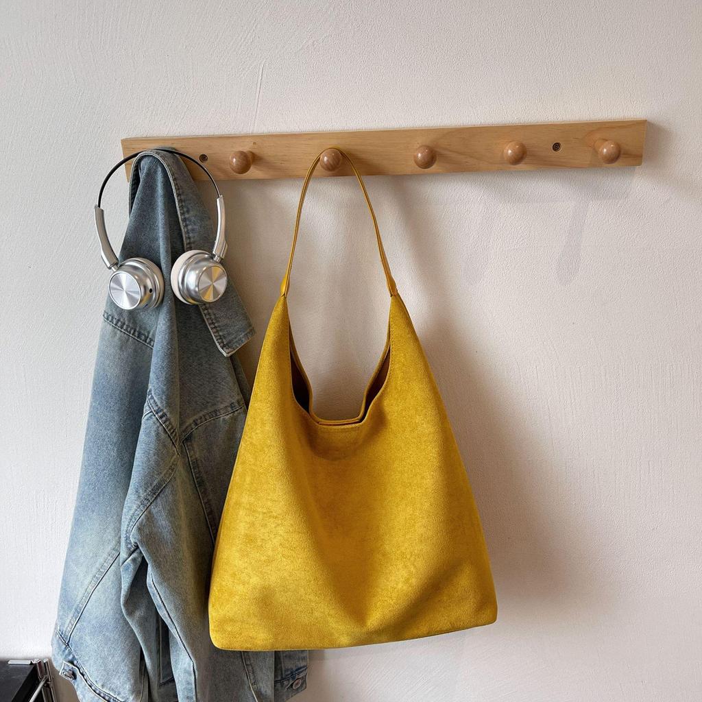 2025 Winter Retro Wildleder Schultertasche - Vielseitige Uni-Farbe, Große Kapazität, Unterarm-Bucket-Stil.