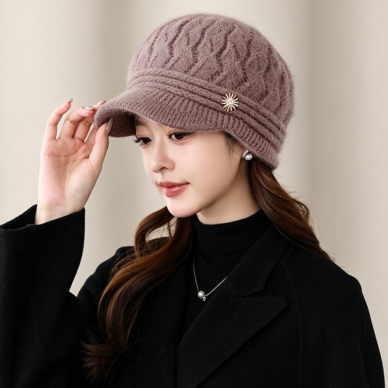 Winter middle-aged and elderly knitted hats, women's autumn and winter velvet warm mother grandma old man hat cold ear protection hat