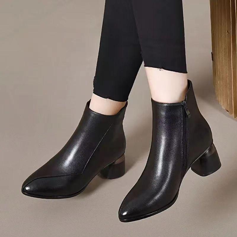 Modne jesienno-zimowe damskie krótkie buty Eleganckie na średnim obcasie Ocieplane botki damskie Skórzane z noskiem w szpic Szykowne botki