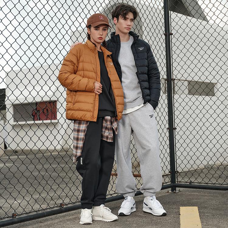 Reebok Venkovní prošívaná lehká jednobarevná bunda na zip se stojáčkem, unisex bunda, karamelová 23FRC275UGBH