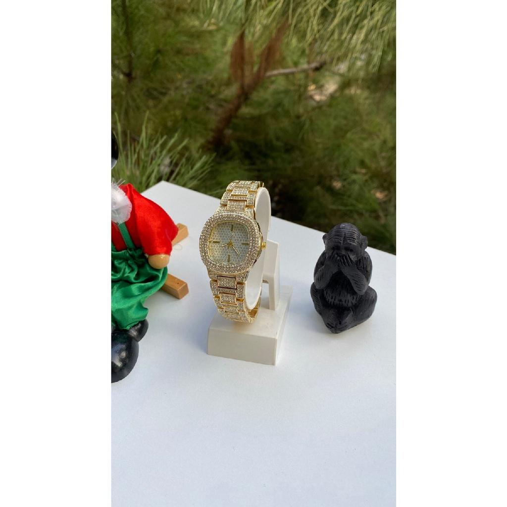 Stoned Silver Color With Metal Strap (watch Only) Women's Wristwatch