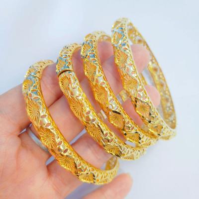 Vietnamesisches vergoldetes Kupfer-Filigran-Armband: Phönixschwanzblume Design