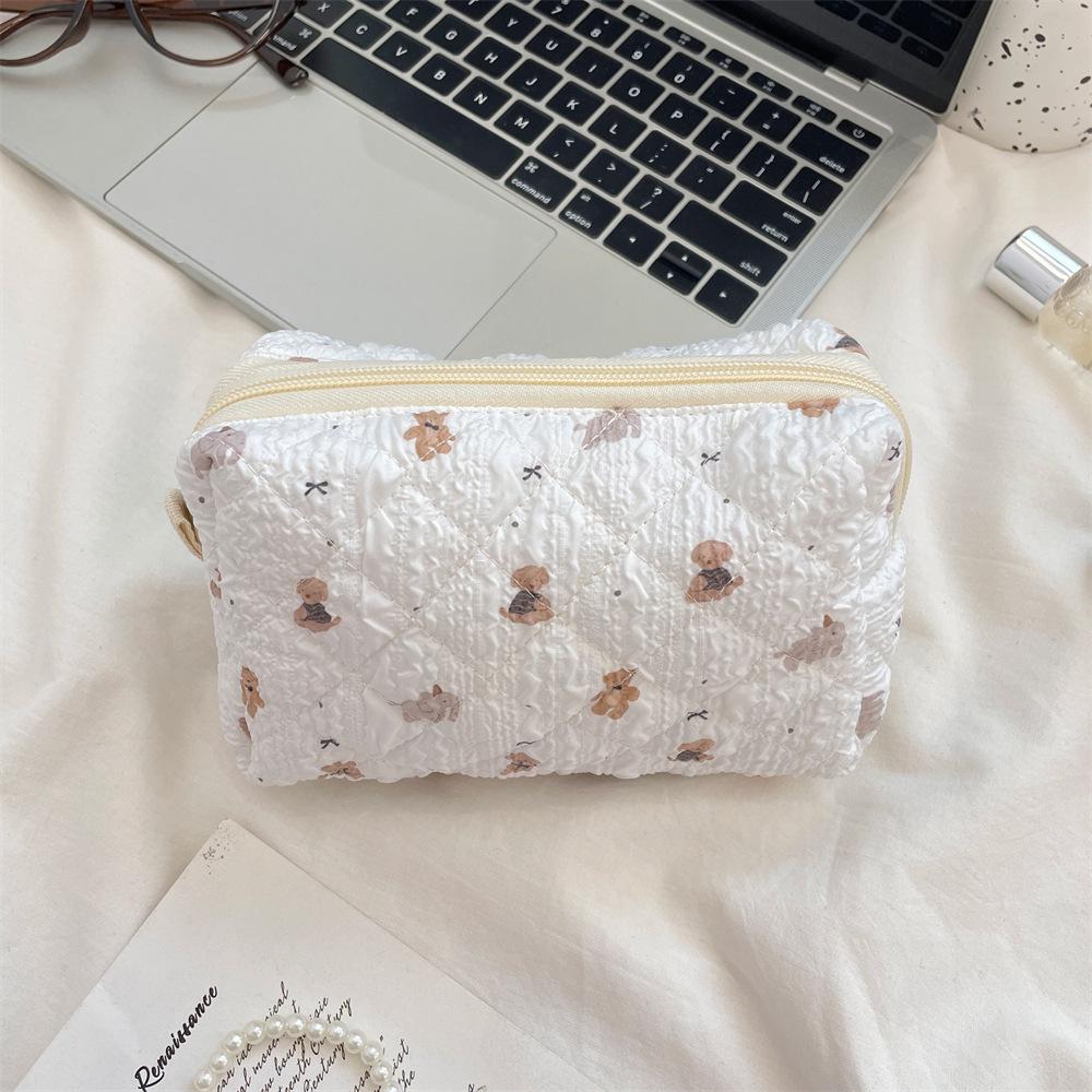 Fresh Quilted Girls' Cosmetic Bag: Large Capacity, Cute Storage, Zippered Pencil Case