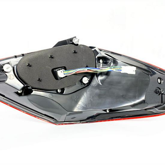 

2019 Mercedes-Benz C-Class W205 Светодиодный задний фонарь в сборе для C180L, C200L, C260L, C300L Premium, Front Passenger (Right)