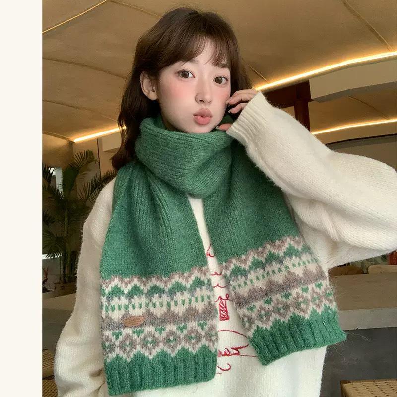 Högkvalitativ Damscarf i Ullblandning med Fair Isle-mönster - Tjock, Varm Stickad Halsduk för Höst/Vinter
