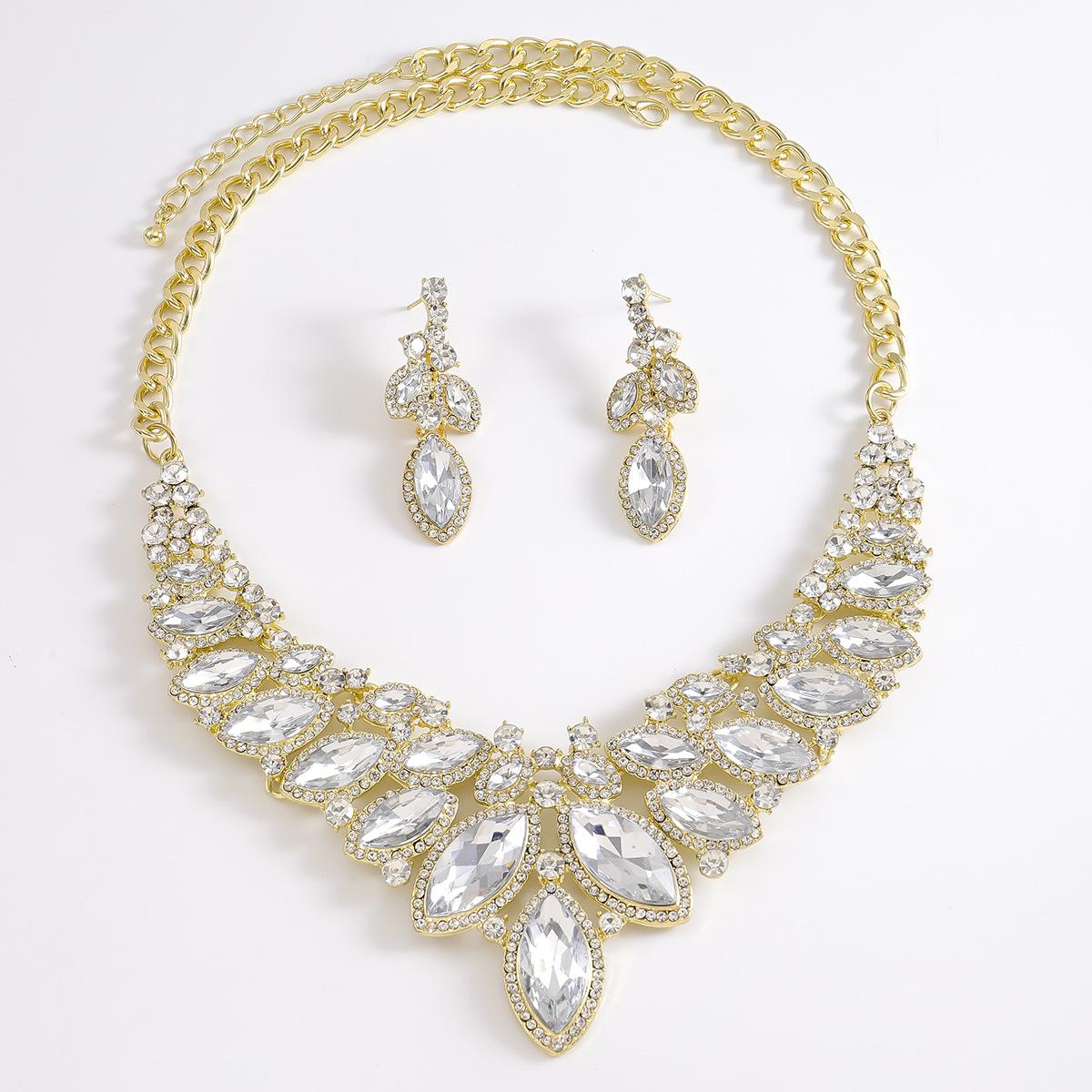 

Fashion retro rhinestone inlaid trend necklace earrings set personalized light luxury high-end earrings collarbone chain білий