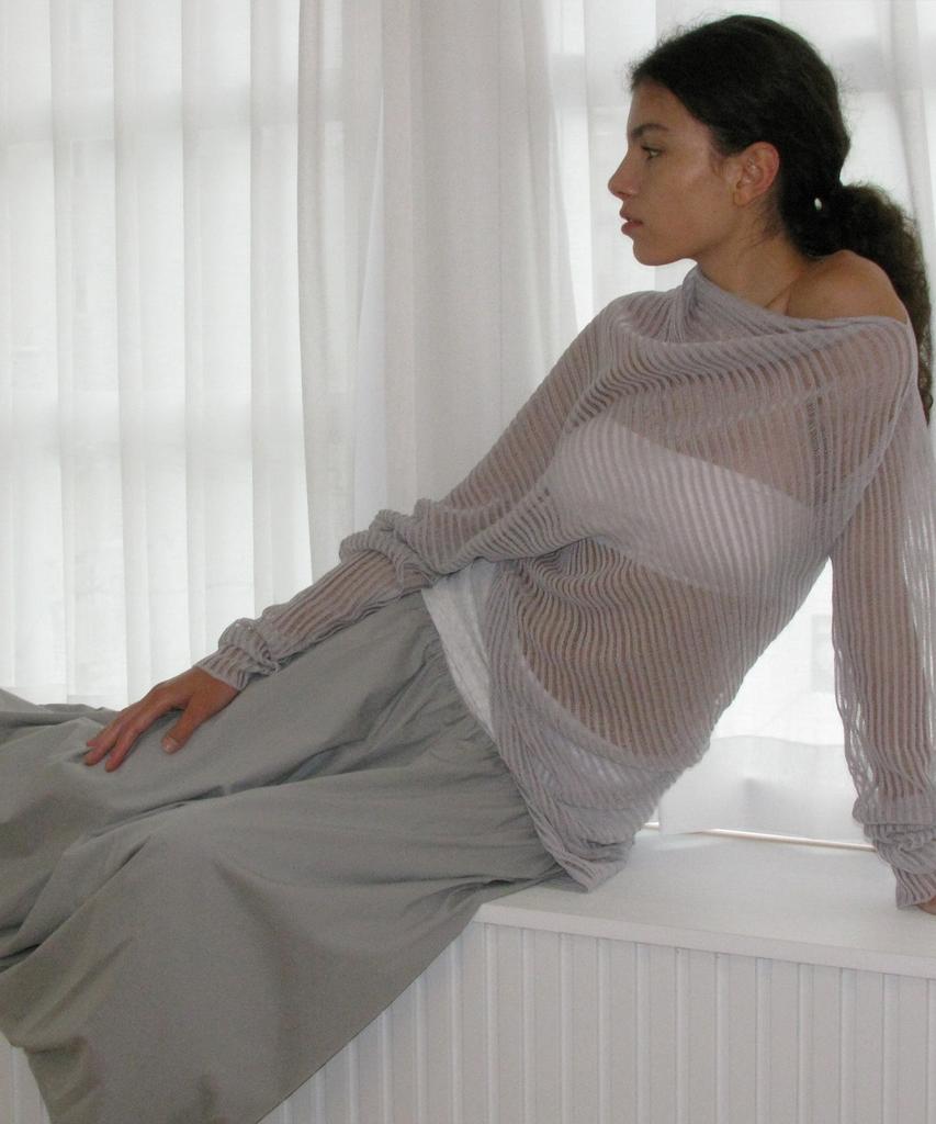 PARTIMENTO WOMEN Sheer Asymmetrical Knit Crew Neck_Light Gray