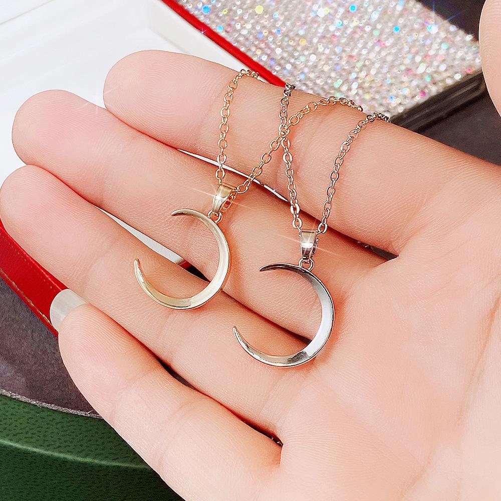 Wind crescent pendant 2021 minimalist wind moon collarbone chain, simple design women's neck chain