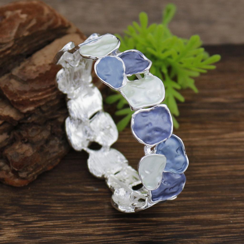 Enamel-colored Square Geometric Elastic Bracelet for Ladies, Stylish and High-end, with Irregular Square-shaped Design.