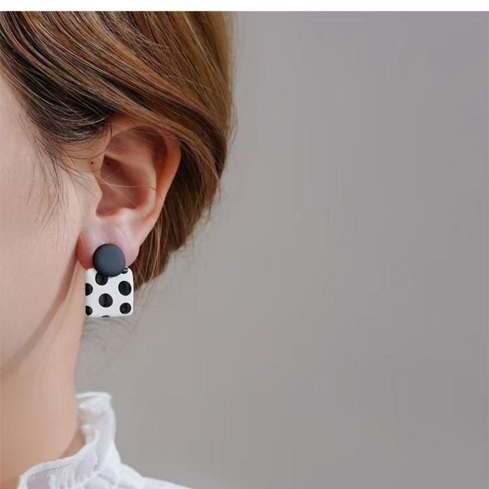 Temperament Polka Dot Earrings Flower Jewelry Gift French Style Round Stud Earrings Lady