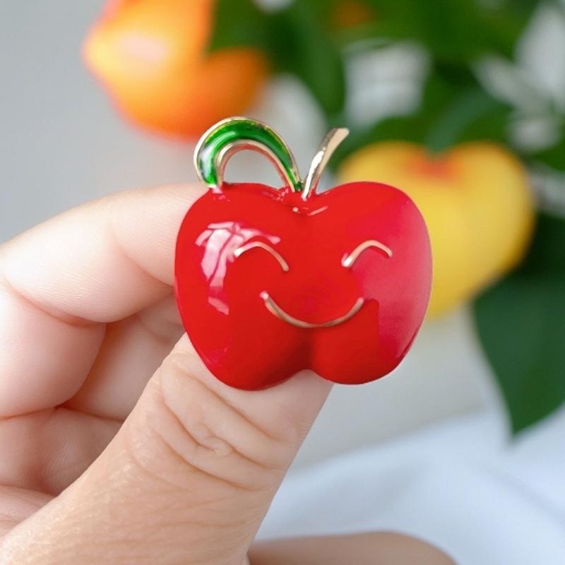 Spilla alla moda a forma di frutto Spilla versatile con design di frutta Spilla per abbigliamento per sicurezza e miglioramento elegante dell'outfit