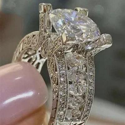 Anello con diamanti a quattro griffe Hecheng: Anello di fidanzamento alla moda europea e americana per le donne