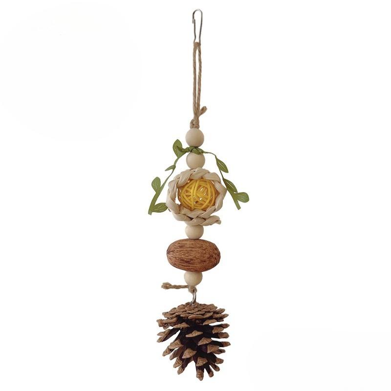 

Chewing To Relieve Boredom, Playing with Corn Braids, Pinecones, Barnacles, Biting Strings of Birds, Grinding Beaks, Stringing Pet Toys Rattan ball hanging