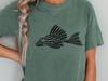 Zebra Pleco Fish T-Shirt – Minimalist Striped Catfish Linocut Tee, Rare Aquarium Fish Lover Gift, Pleco Keeper Mom or Dad Shirt