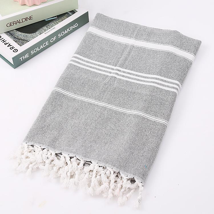 Customized 100% Cotton Turkish Beach Towel Soft Yarn-Dyed Jacquard Fringed Striped Pattern All-Season Ventilated for Bath Use
