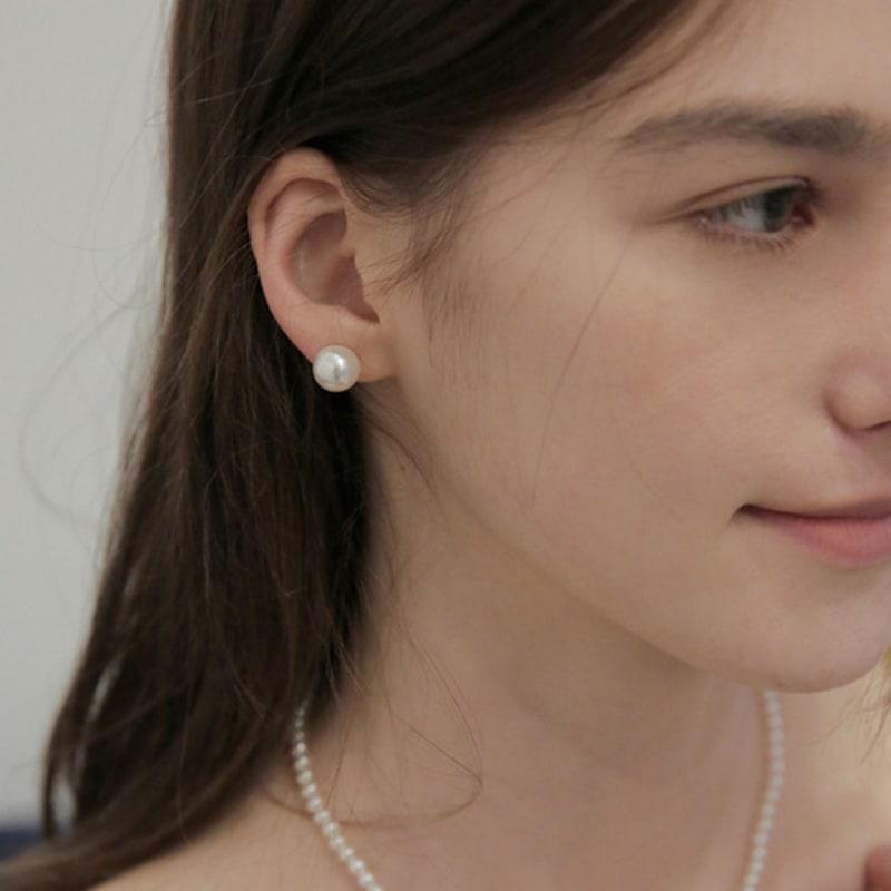 

modernlike 14k gold swallow pearl earrings Yellow Gold