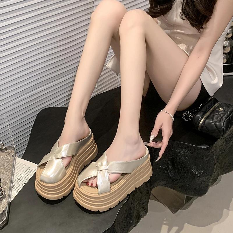 Moda 8CM Scarpe da Donna Retro Versatili Estate 2025 Zoccoli con Tacco Aumenta Altezza Sandalo Femminile Leopardo Spesso Nuova Moda Scandali