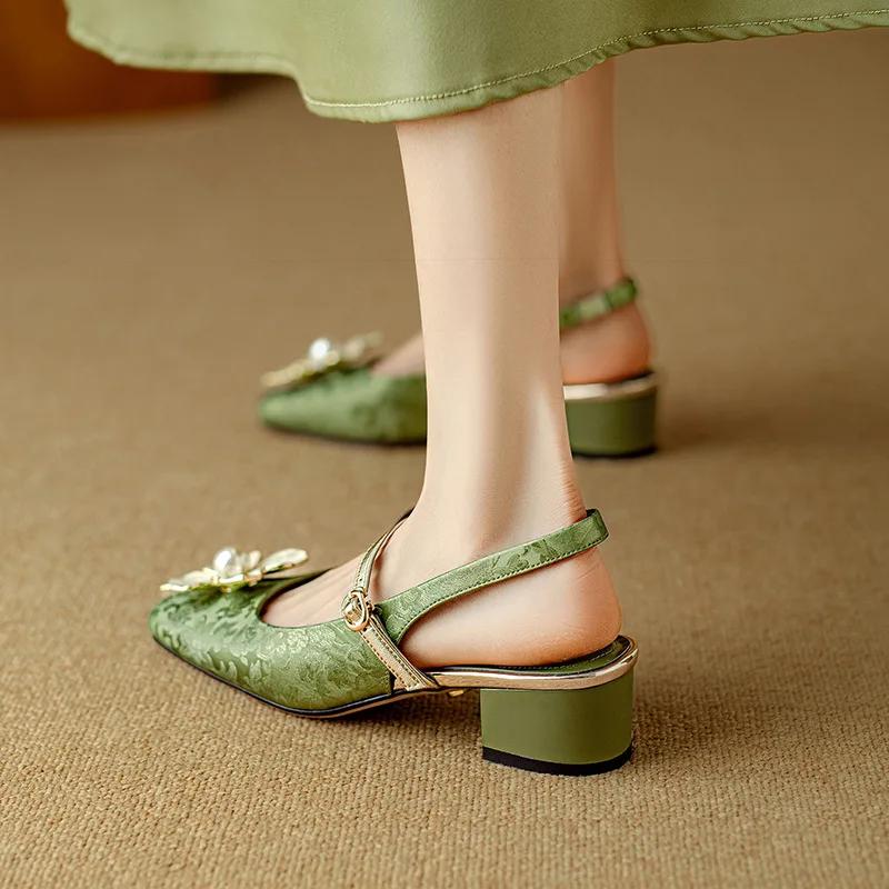 Fashion Retro Square Head Flower Buckle Strap New Women's Sandals 2025 Summer Slingback Med Heels Office & Career Shoes Sandalias Mujer