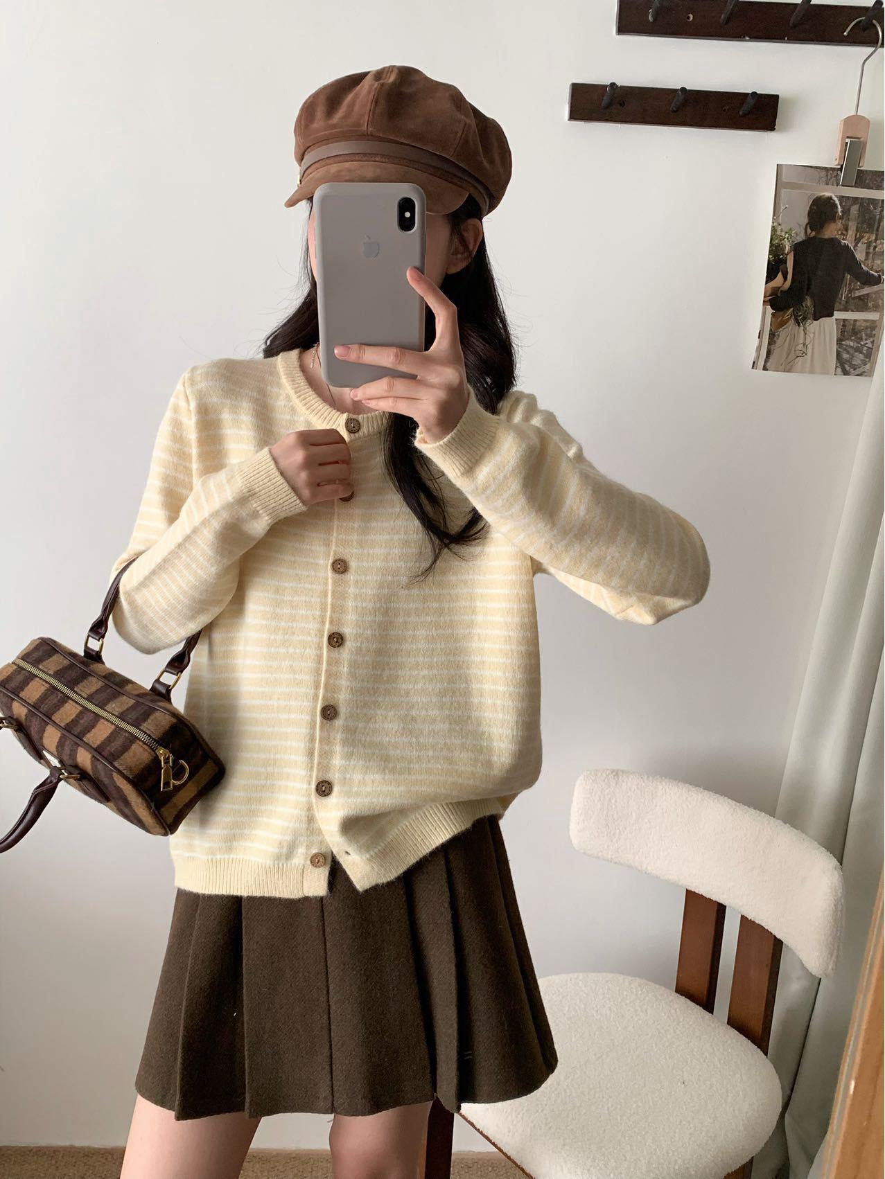 

Korean Style Single-Breasted Striped Knit Cardigan - New for 2025 Autumn/Winter, Long Sleeve, Simple, Versatile Sweater Coat. One size: 80-125 cm