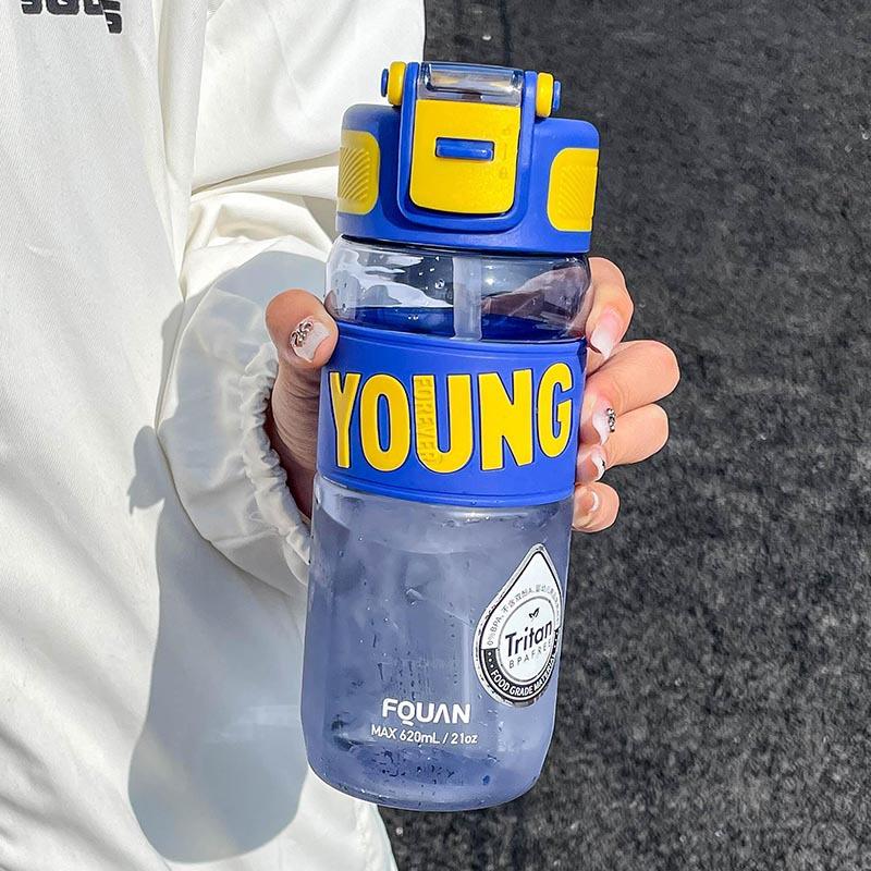 Water cup plastic high temperature resistant boys and girls sports cup with straw high value student simple cup